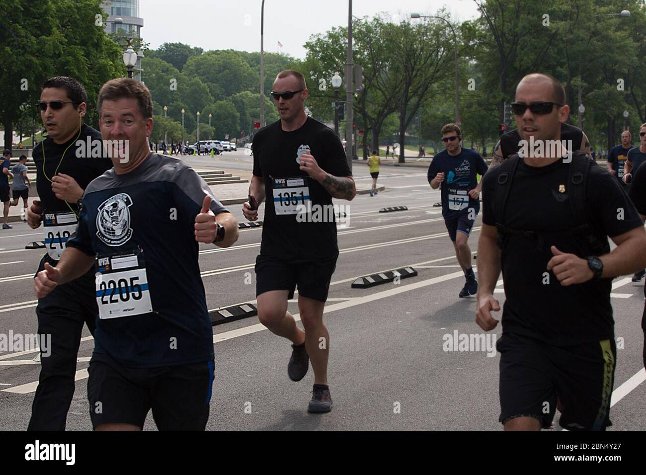 La dogana degli Stati Uniti e la protezione delle frontiere onora gli ufficiali e gli agenti che hanno pagato il sacrificio ultimo per la nazione partecipando ad un 5k unito corrono nel loro onore a Washington, D.C il 12 maggio 2018. L'Ufficio delle operazioni sul campo è stato uno degli sponsor della gara. Foto Stock