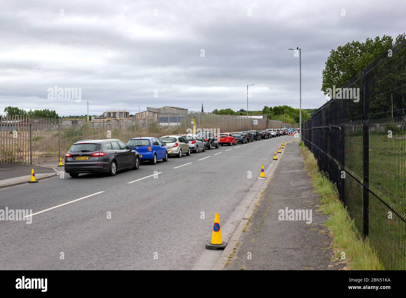 Coda di traffico per il centro di riciclaggio dei rifiuti domestici di Bidston, Wallasey Bridge Road, Birkenhead Foto Stock