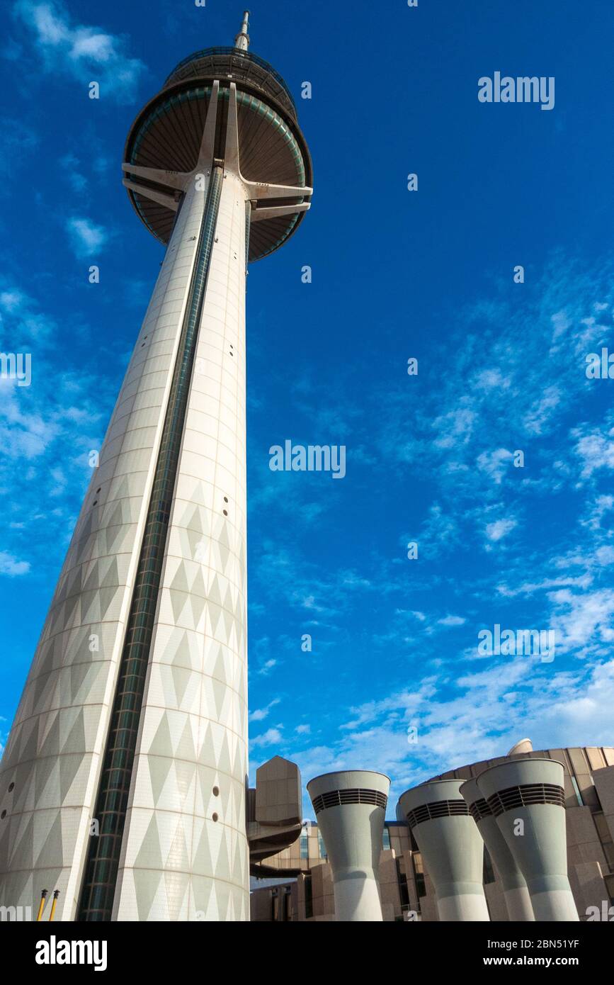 Kuwait città, Kuwait: La torre d'antenna del ministero delle comunicazioni nel centro della città di Kuwait Foto Stock