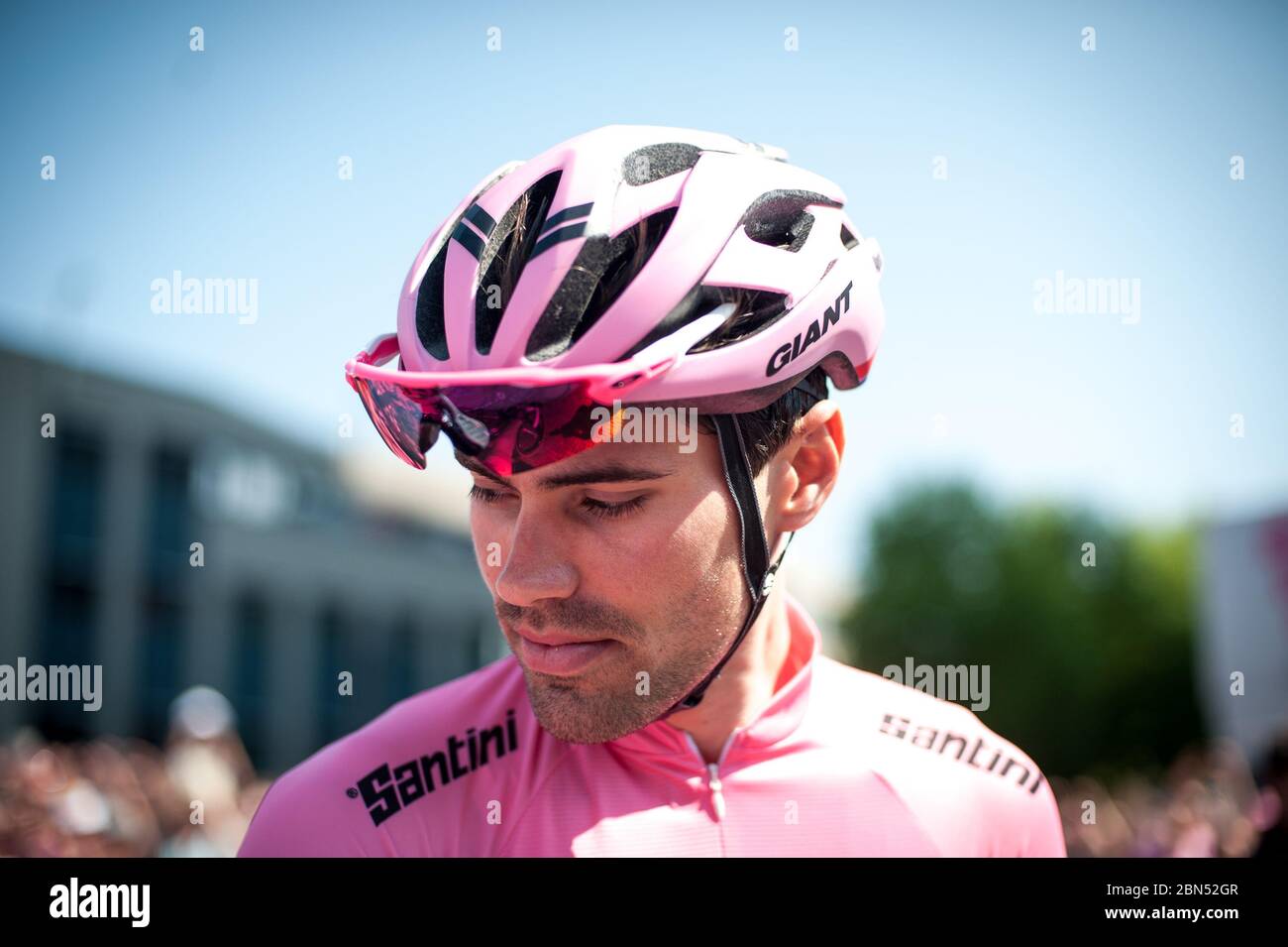 2016 giro d'Italia. Tom Dumoulin nella maglia rosa dei leader. Foto di Simon Gill. Foto Stock
