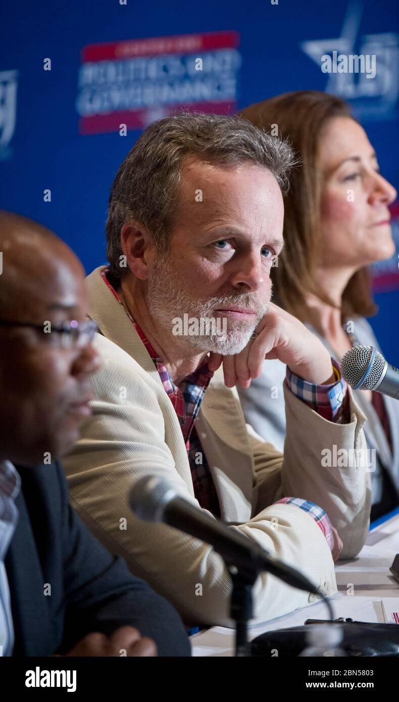 Austin Texas USA, 29 febbraio 2012: Mark McKinnon, ex consigliere politico degli Stati Uniti Il presidente George W. Bush e altri candidati nazionali, discute gli Americani eletti alla biblioteca di LBJ. Gli Americani eletti sono un'organizzazione nonpartisan, senza scopo di lucro che ospita il primo processo nazionale di nomina in linea Internet-basato per la primaria presidenziale degli Stati Uniti. ©Bob Daemmrich Foto Stock