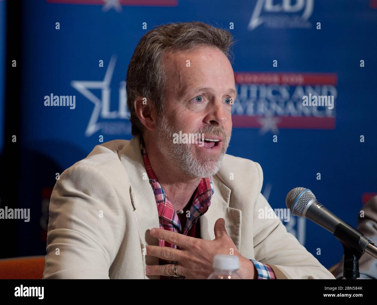 Austin Texas USA, 29 febbraio 2012: Mark McKinnon, ex consigliere politico degli Stati Uniti Il presidente George W. Bush e altri candidati nazionali, discute gli Americani eletti alla biblioteca di LBJ. Gli Americani eletti sono un'organizzazione nonpartisan, senza scopo di lucro che ospita il primo processo nazionale di nomina in linea Internet-basato per la primaria presidenziale degli Stati Uniti. ©Bob Daemmrich Foto Stock