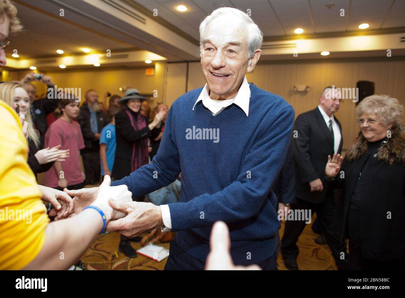 Rock Hill South Carolina USA, gennaio 17 2012: Ron Paul, candidato alla nomina presidenziale repubblicana, fa una sosta in un hotel pieno di sostenitori. Paul spera in un secondo posto in mostra nella primaria del South Carolina il sabato. ©Bob Daemmrich Foto Stock