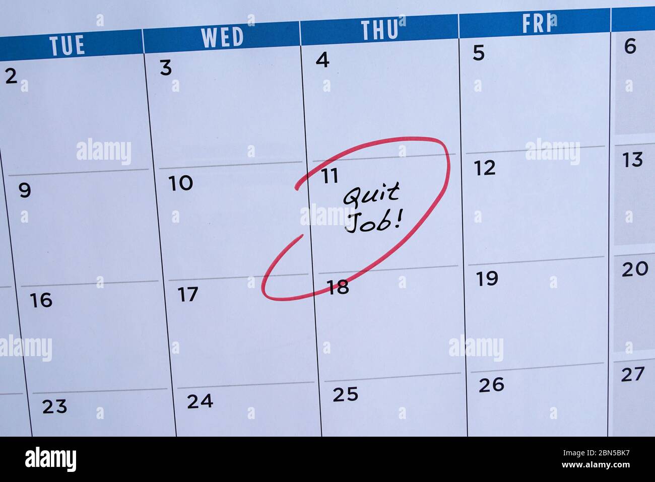 Chiudere il lavoro, parole nel calendario. Cerchiato in rosso. Concetto di occupazione o di carriera. Foto Stock