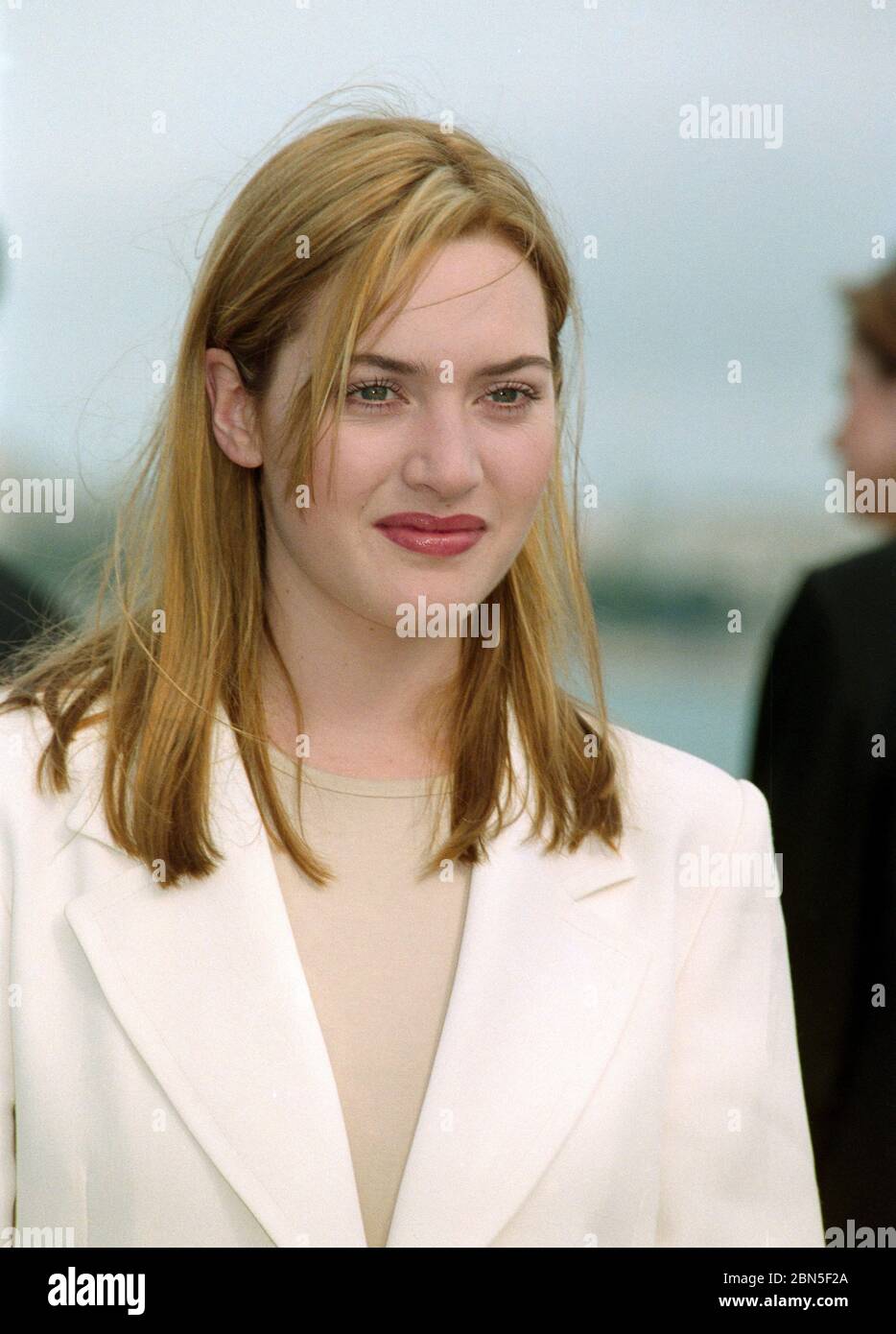 CANNES, FRANCIA. 1997 maggio: Attrice Kate Winslet al 50° Festival del Film di Cannes. Foto file © Paul Smith/Featureflash Foto Stock