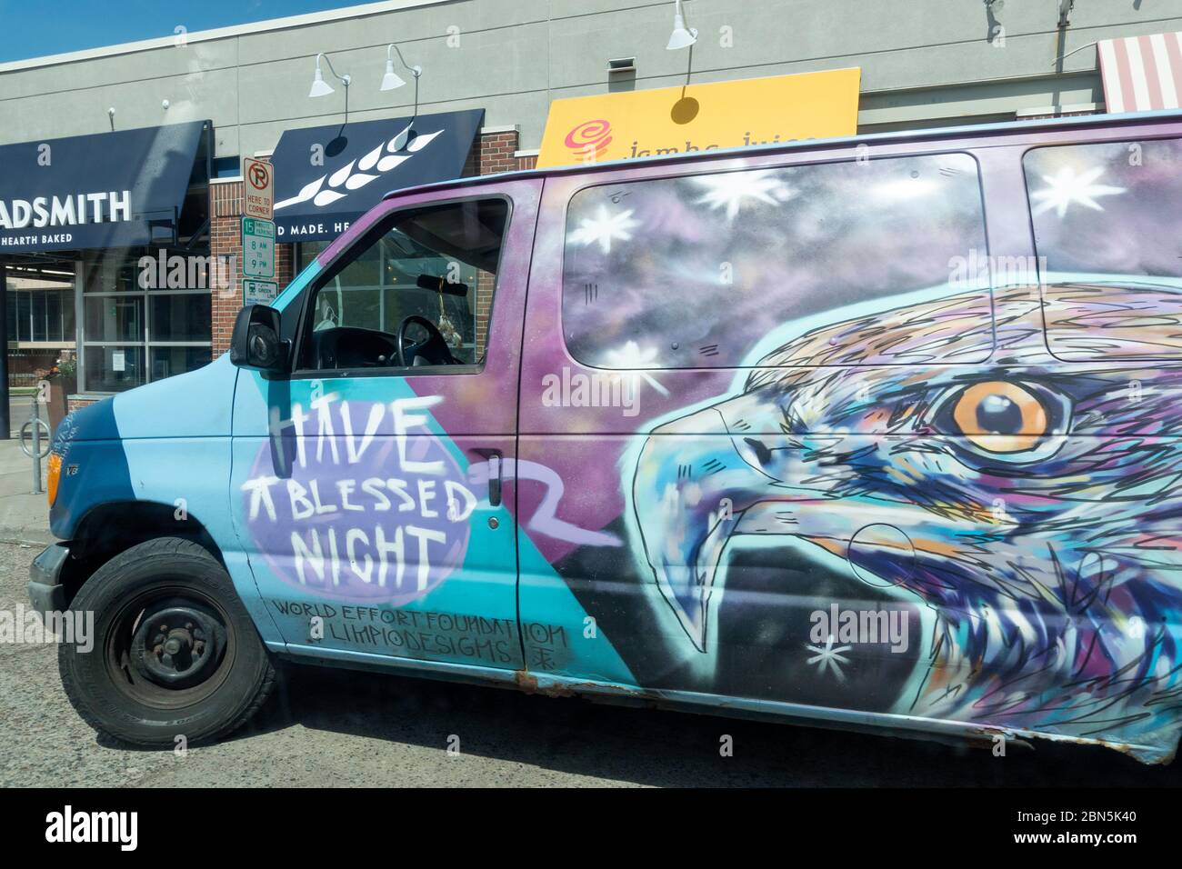 World sforzo Foundation van inscritto con 'hanno una notte benedetta' e uccello. Lavorano su progetti per aiutare il mondo. St Paul Minnesota, Minnesota, USA Foto Stock