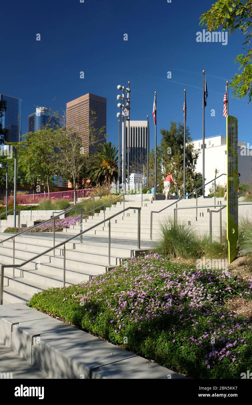 A pochi passi dal Grand Park al Civic Center nel centro di Los Angeles in un pomeriggio di sole Foto Stock