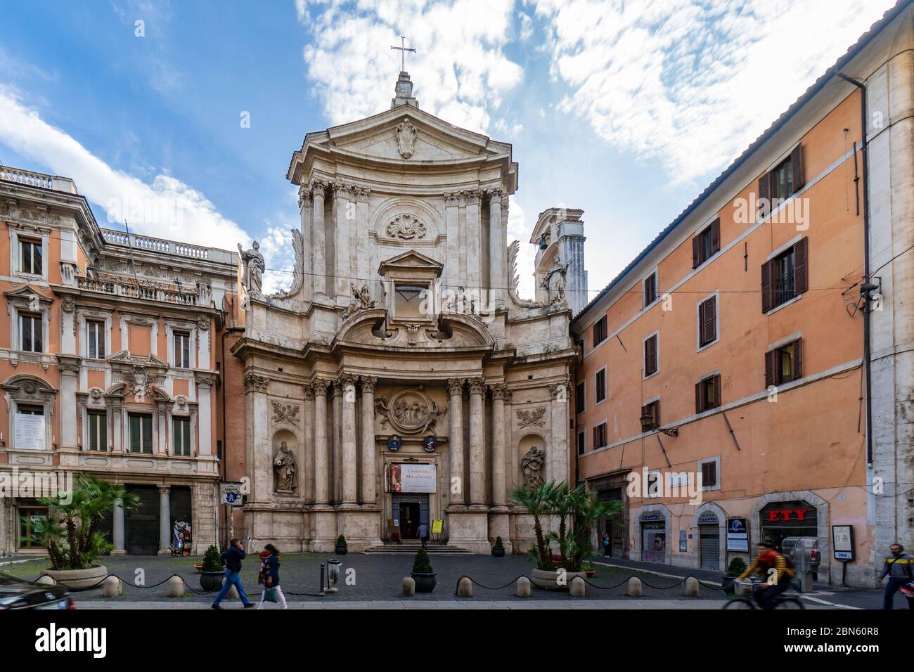 Roma, Italia - 10 03 2018: La piccola chiesa di San Marcello al corso del XVI secolo, sulla trafficata Via del corso a Roma Foto Stock