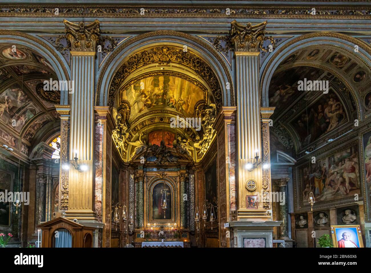 Roma, Italia - 10 03 2018: Interno della chiesa di San Marcello al corso a Roma Foto Stock