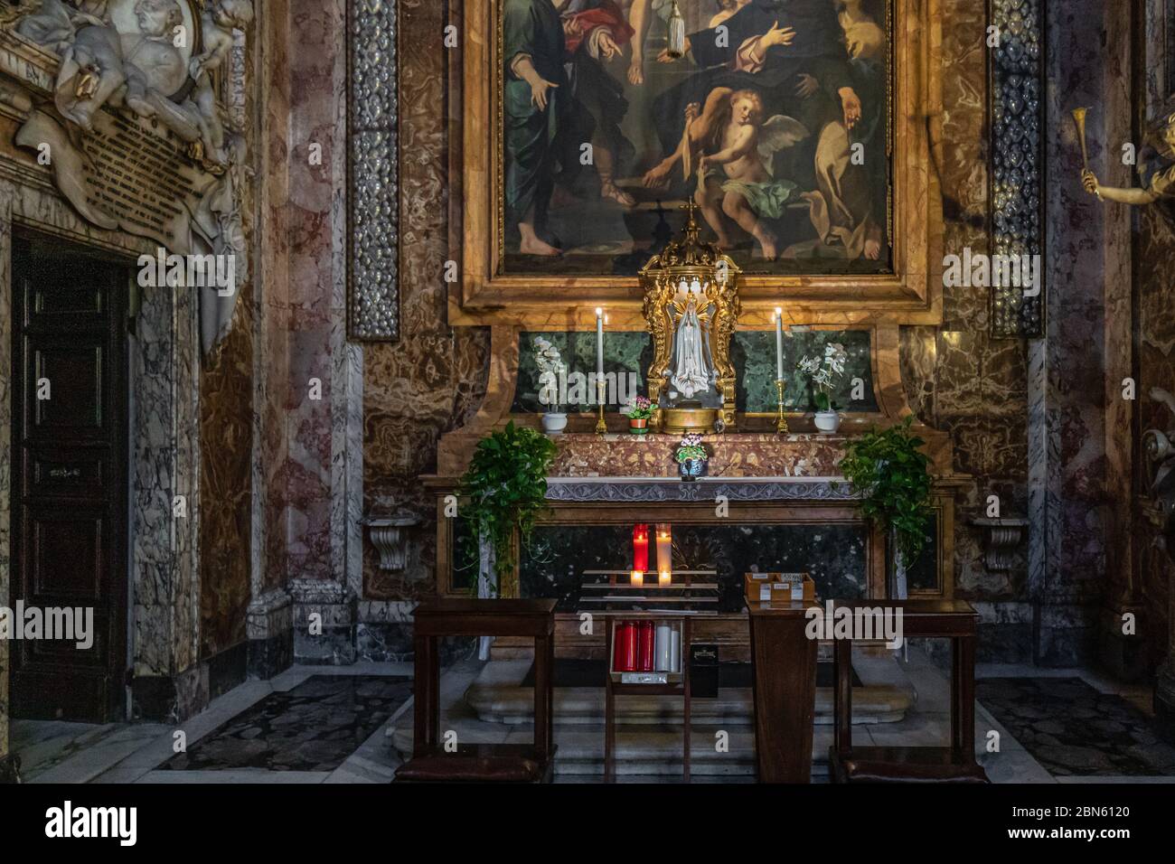 Roma, Italia - 10 03 2018: Interno della chiesa di San Marcello al corso a Roma Foto Stock