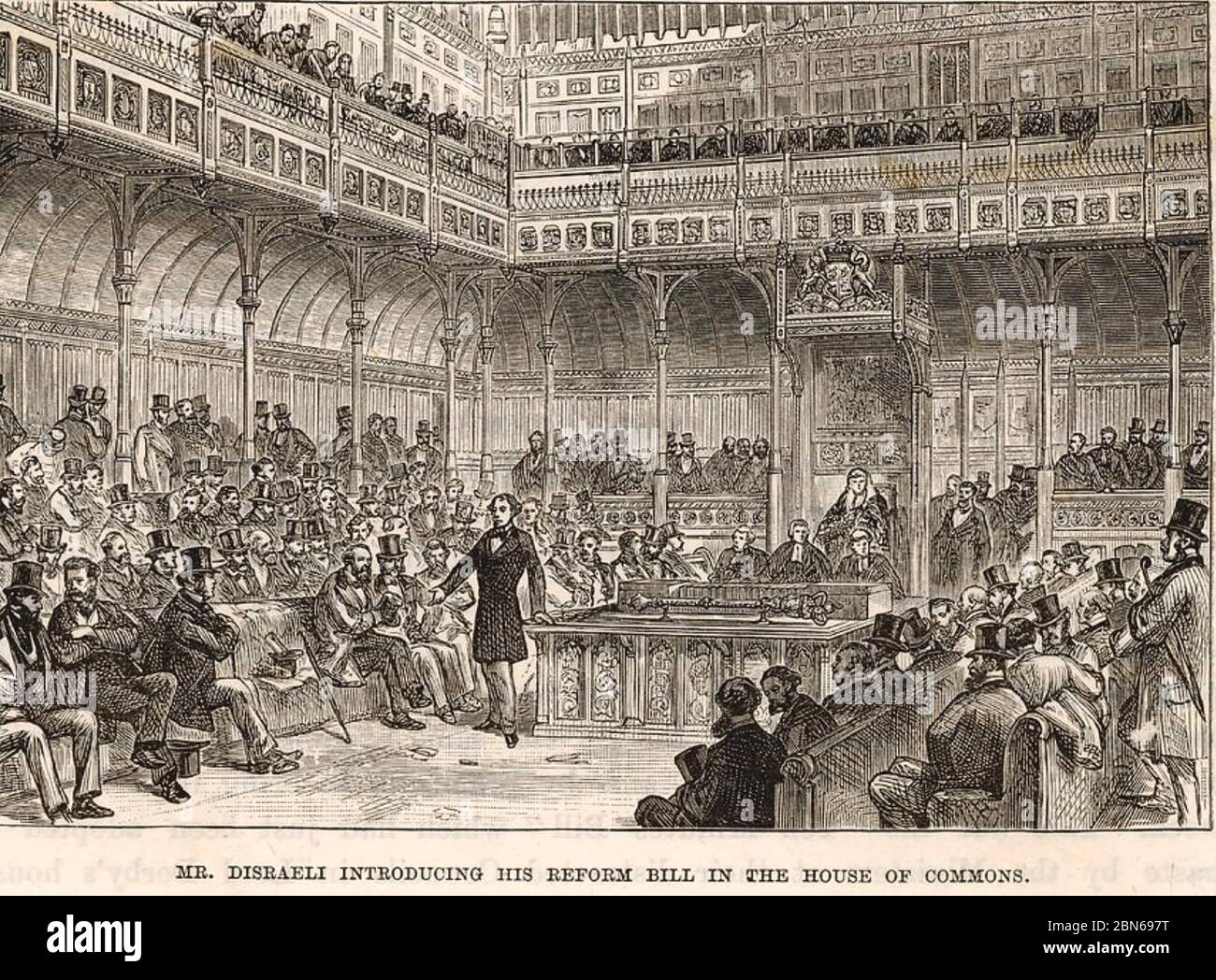 BENJAMIN DISRAELI (1804-1881) come primo Ministro britannico rivolgendosi alla Camera dei Comuni nel 1870 Foto Stock