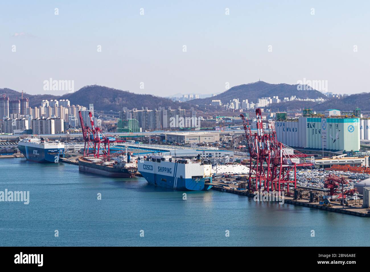 Il porto industriale di Incheon, Corea del Sud, Asia Foto stock - Alamy