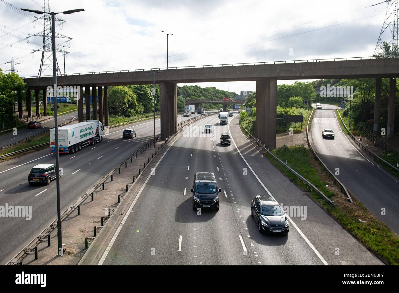 Ora di punta sulla M6 all'incrocio per Birmingham/Walsall la prima mattina del lockdown di Coronavirus. Foto Stock