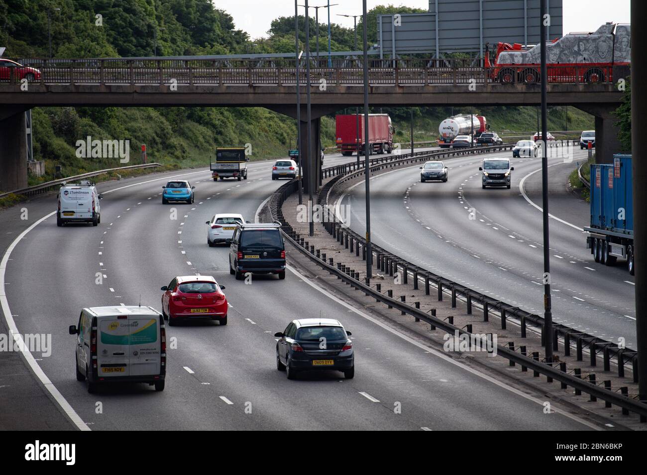 Ora di punta sulla M6 all'incrocio per Birmingham/Walsall la prima mattina del lockdown di Coronavirus. Foto Stock