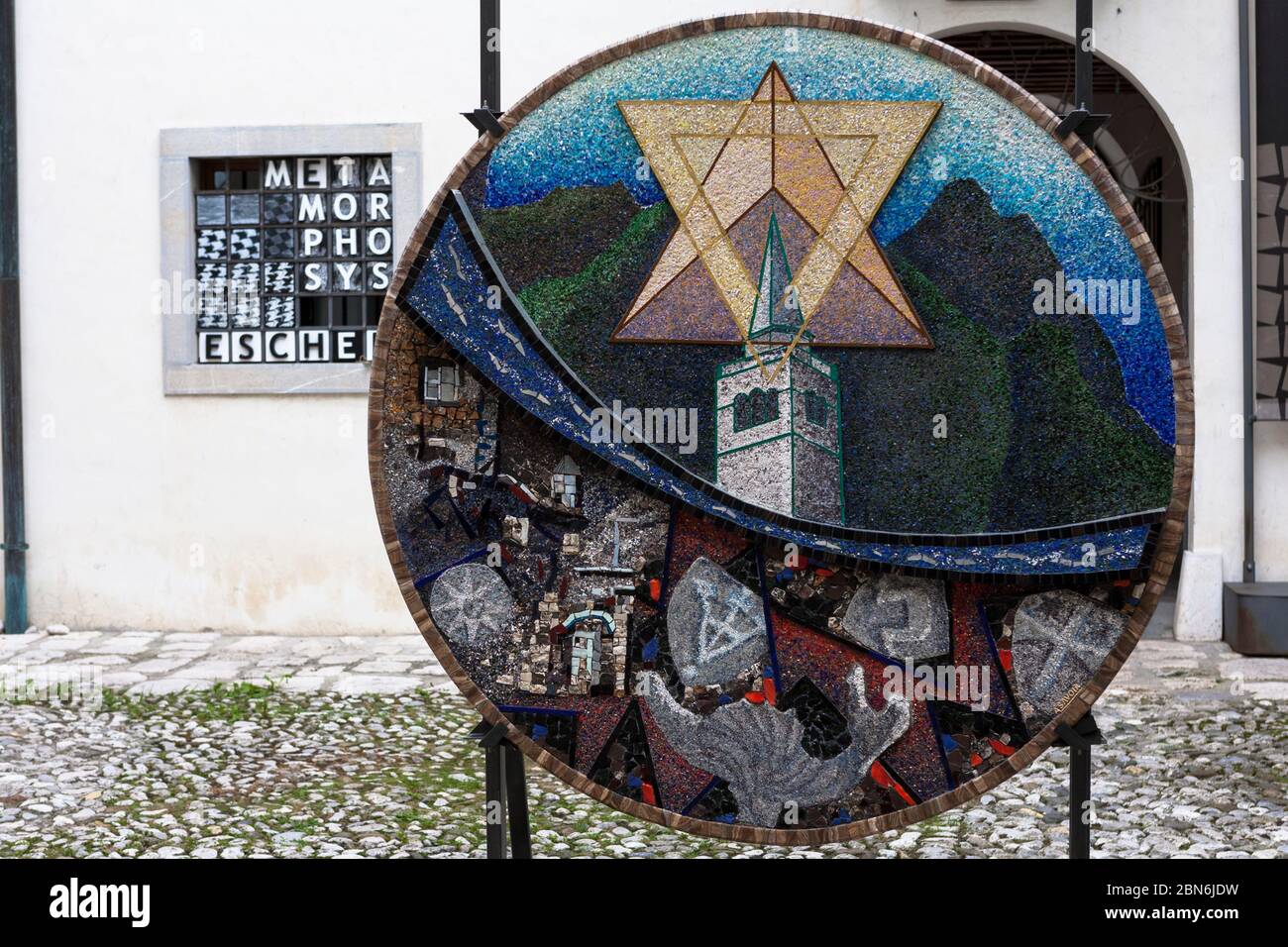 Opere commemorative del terremoto del 1976, museo "Tiere Motus", Palazzo Orgnani Martina, via Mistruzzi, Venzone, Friuli-Venezia Giulia, i Foto Stock