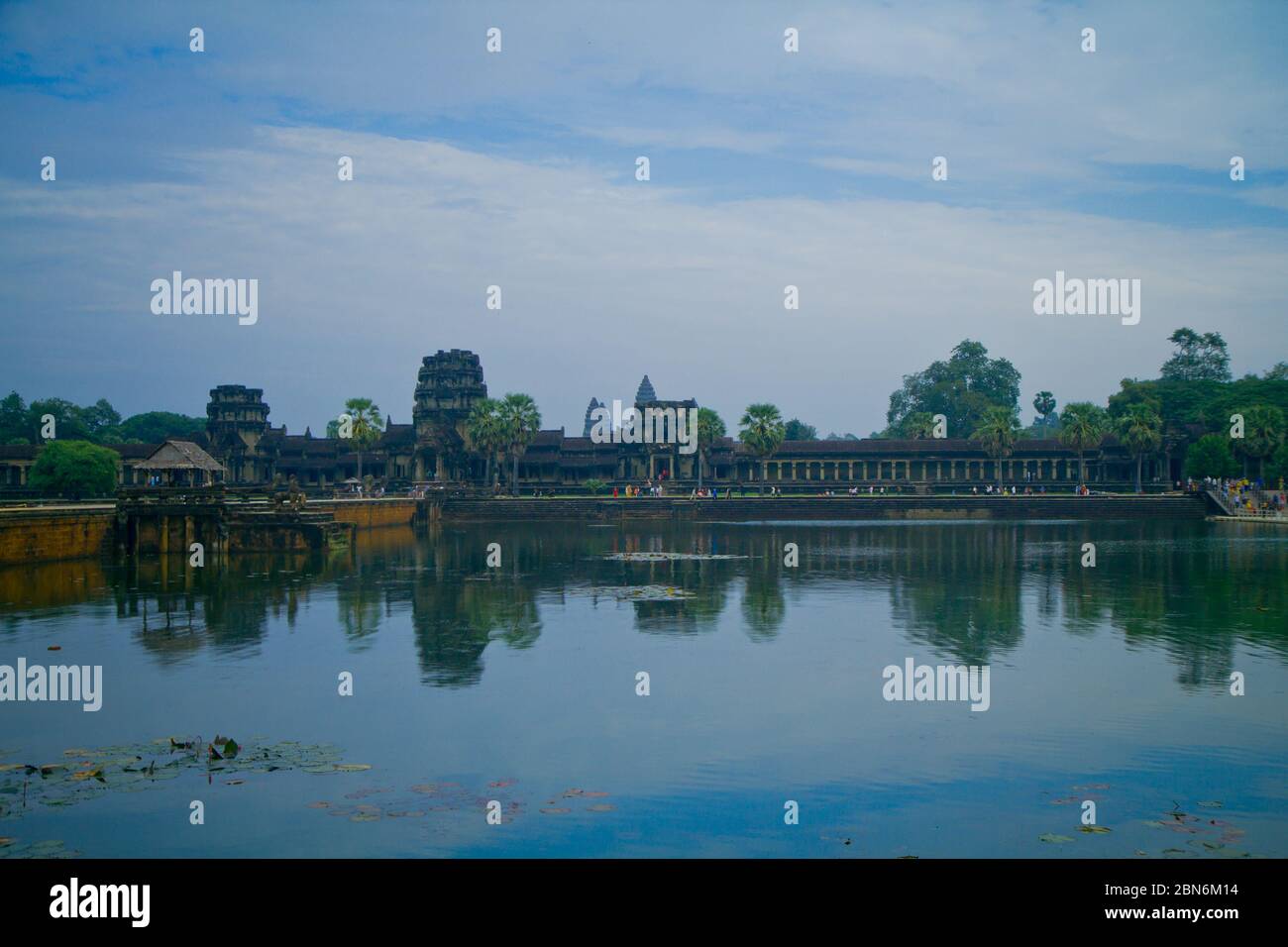 Angkor Wat è un complesso di templi in Cambogia ed è il più grande monumento religioso del mondo Foto Stock