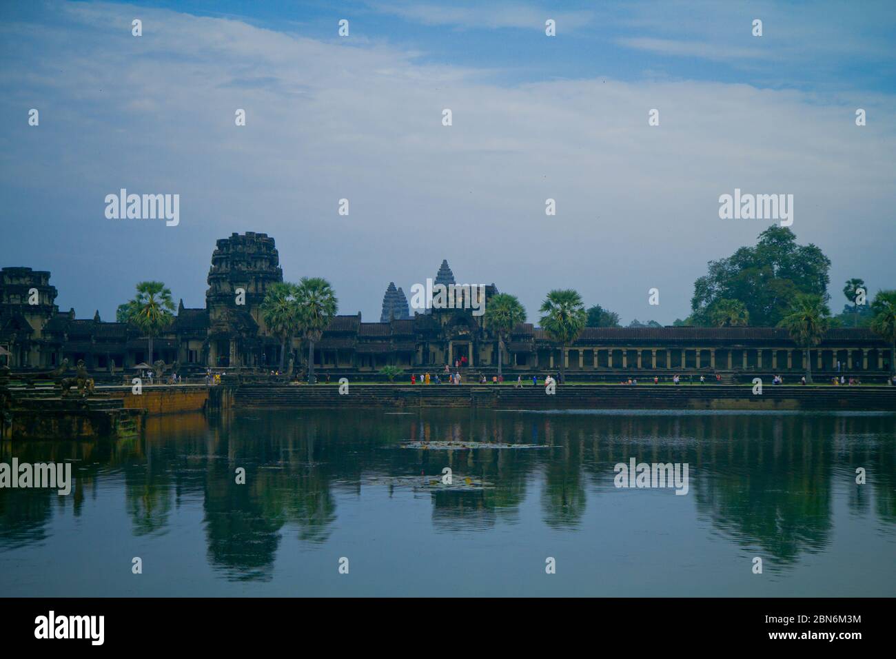 Angkor Wat è un complesso di templi in Cambogia ed è il più grande monumento religioso del mondo Foto Stock
