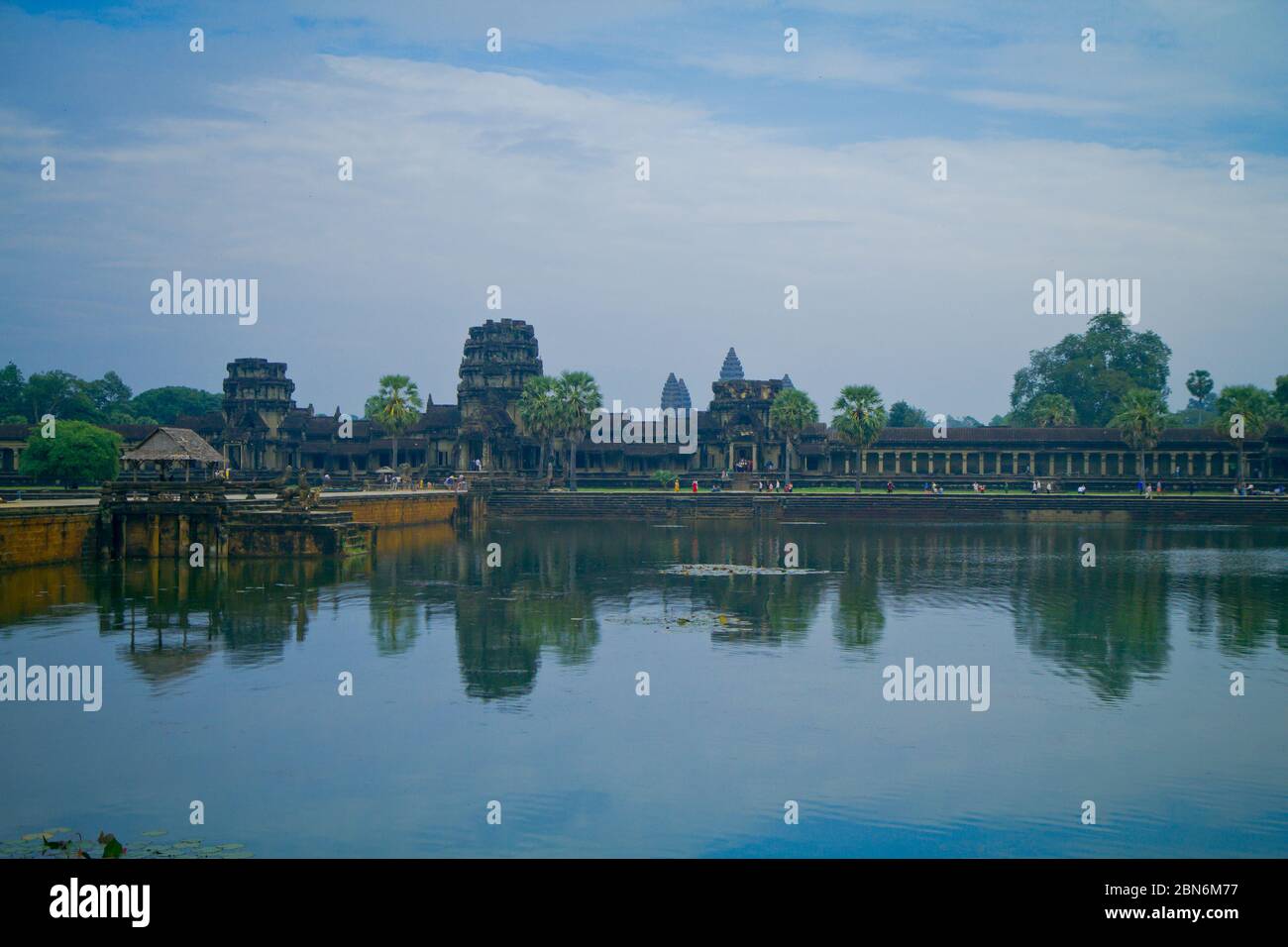 Angkor Wat è un complesso di templi in Cambogia ed è il più grande monumento religioso del mondo Foto Stock