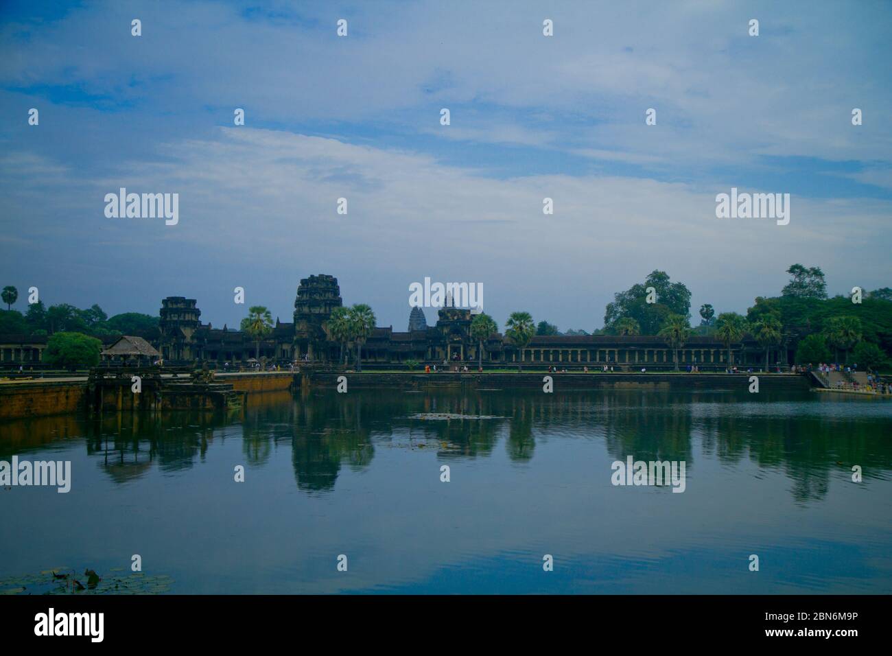 Angkor Wat è un complesso di templi in Cambogia ed è il più grande monumento religioso del mondo Foto Stock