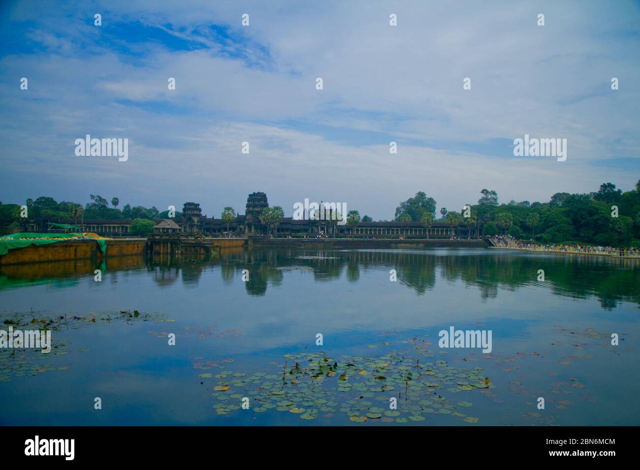 Angkor Wat è un complesso di templi in Cambogia ed è il più grande monumento religioso del mondo Foto Stock