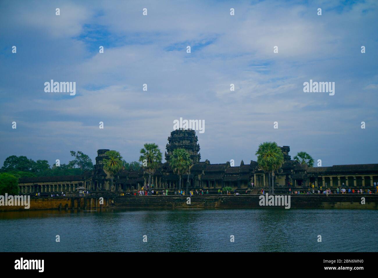 Angkor Wat è un complesso di templi in Cambogia ed è il più grande monumento religioso del mondo Foto Stock