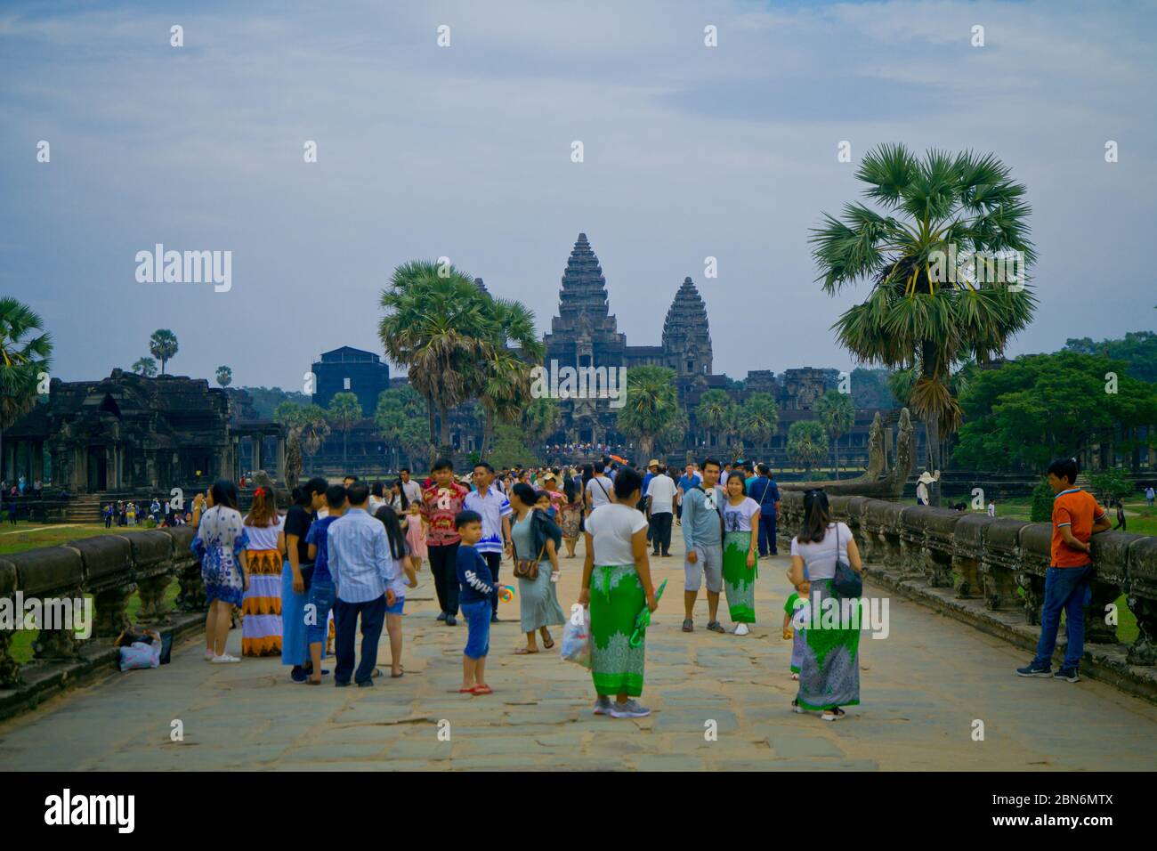 Angkor Wat è un complesso di templi in Cambogia ed è il più grande monumento religioso del mondo Foto Stock