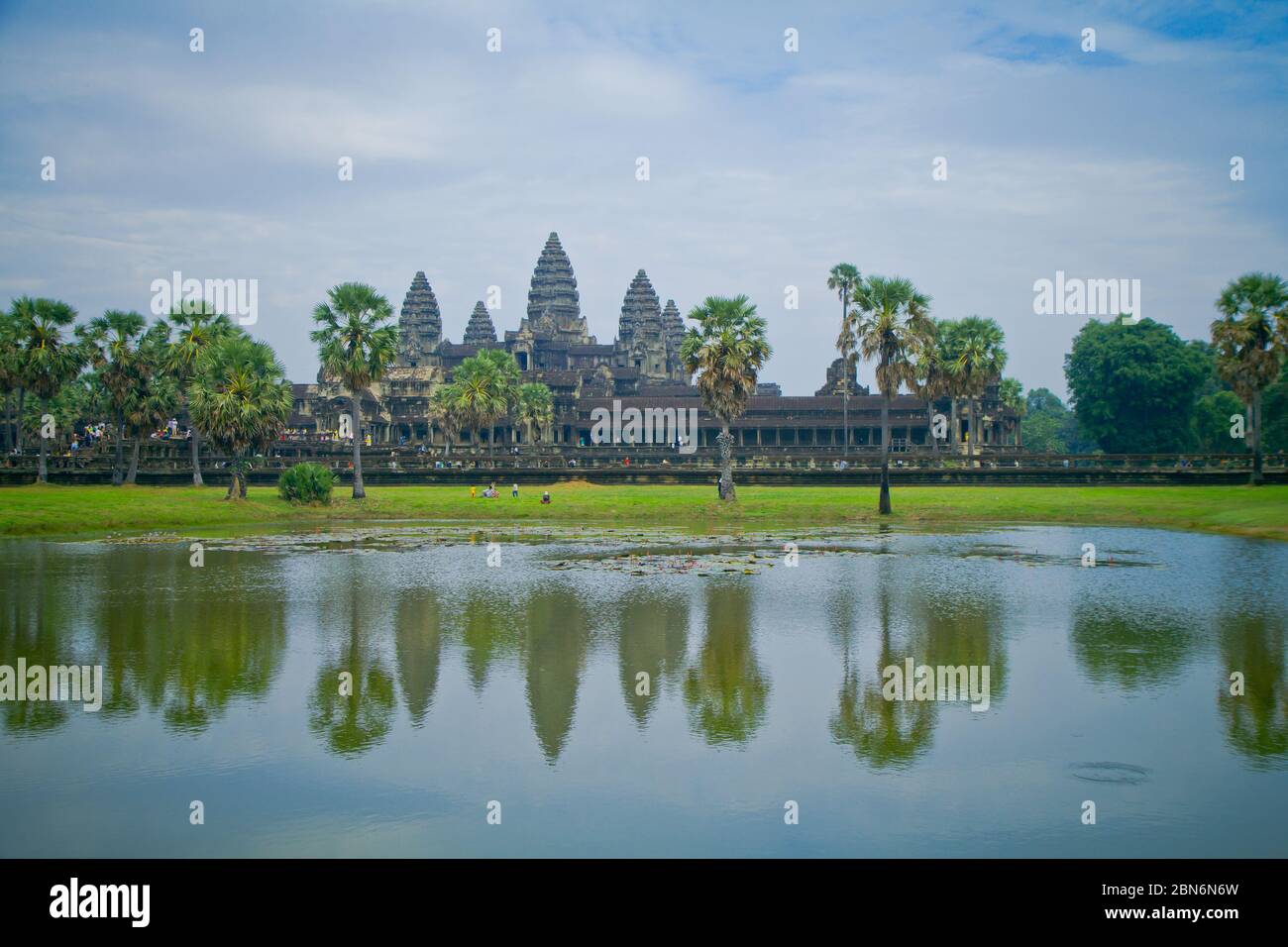 Angkor Wat è un complesso di templi in Cambogia ed è il più grande monumento religioso del mondo Foto Stock