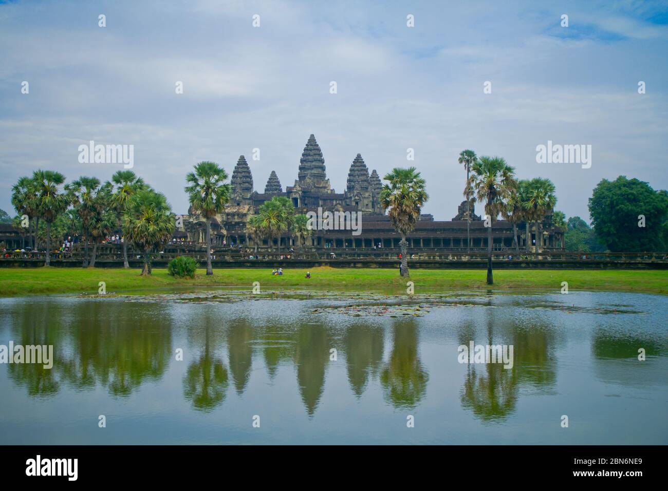 Angkor Wat è un complesso di templi in Cambogia ed è il più grande monumento religioso del mondo Foto Stock