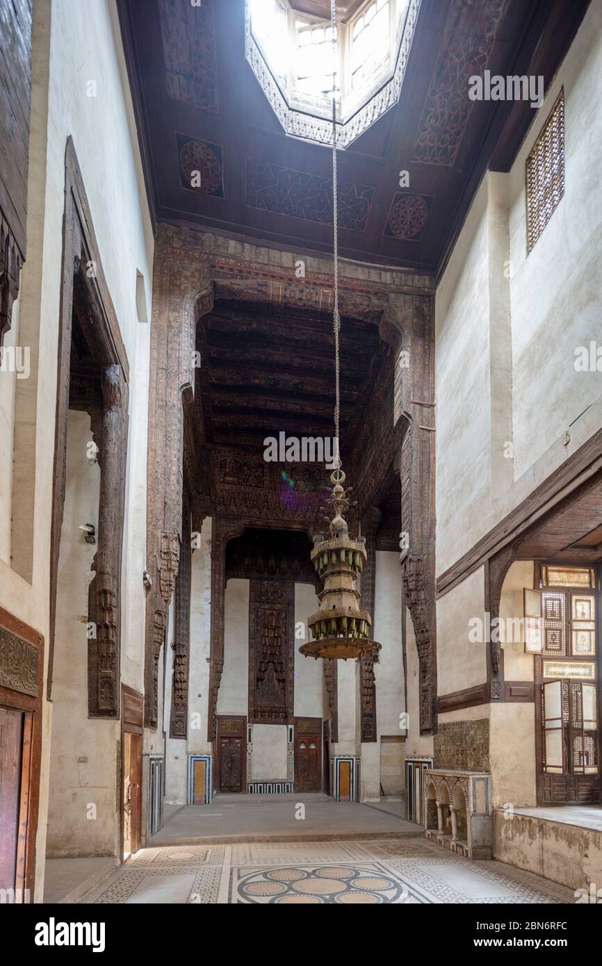 Mamluk qal'a o sala di ricevimento a Bayt Zaynab Khatun, una casa ottomana al Cairo, Egitto Foto Stock