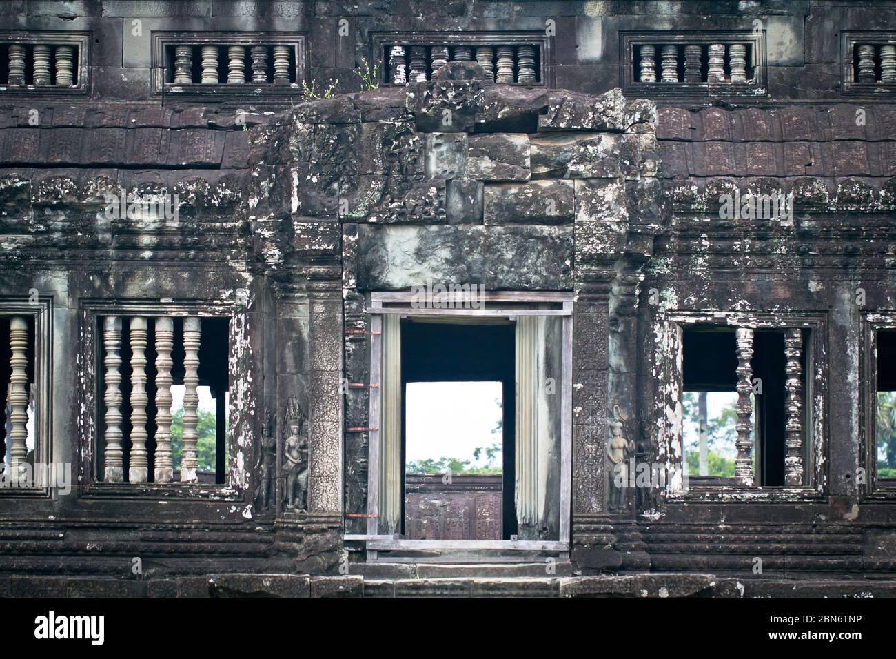 Angkor Wat è un complesso di templi in Cambogia ed è il più grande monumento religioso del mondo Foto Stock