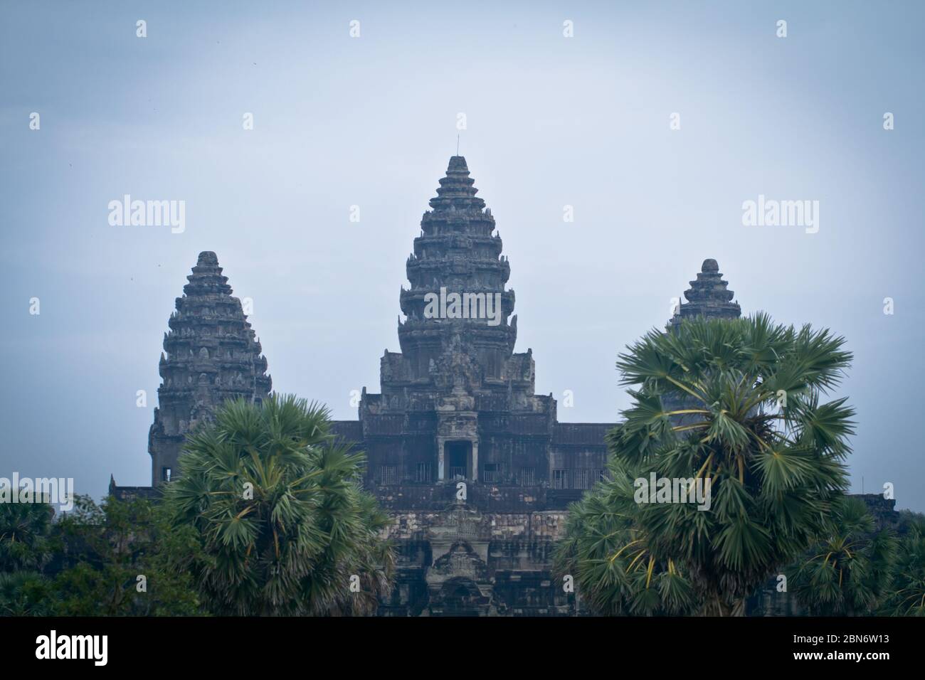 Angkor Wat è un complesso di templi in Cambogia ed è il più grande monumento religioso del mondo Foto Stock