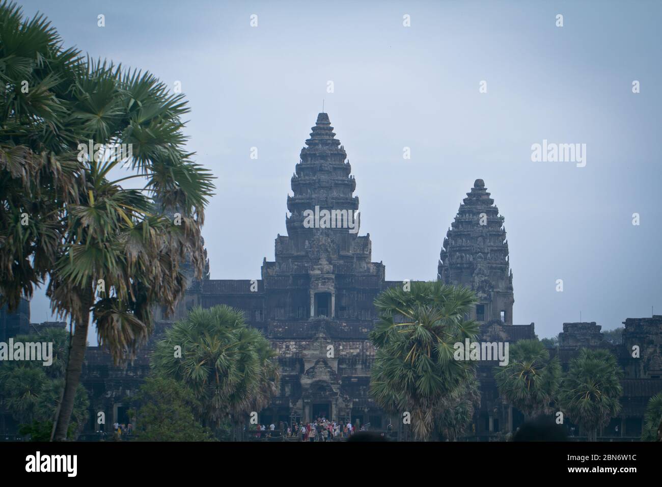 Angkor Wat è un complesso di templi in Cambogia ed è il più grande monumento religioso del mondo Foto Stock