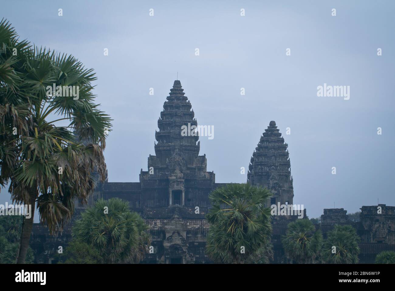 Angkor Wat è un complesso di templi in Cambogia ed è il più grande monumento religioso del mondo Foto Stock
