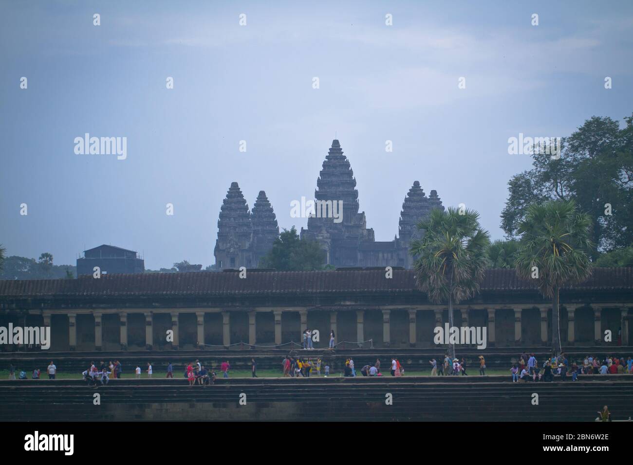 Angkor Wat è un complesso di templi in Cambogia ed è il più grande monumento religioso del mondo Foto Stock
