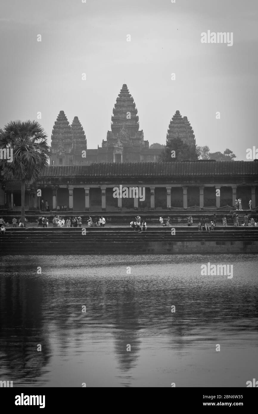 Angkor Wat è un complesso di templi in Cambogia ed è il più grande monumento religioso del mondo Foto Stock