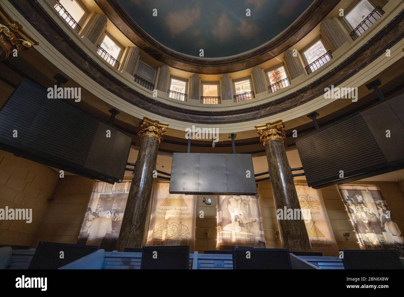 La borsa egiziana in fuori degli orari di ufficio, il Cairo, Egitto Foto  stock - Alamy