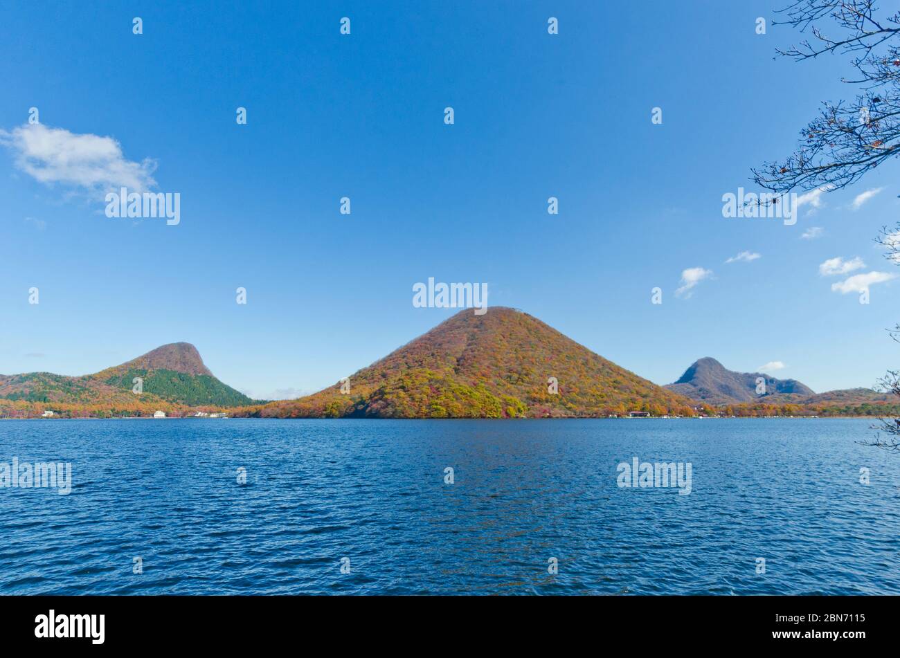 Monte Haruna e Lago Haruna nella stagione autunnale. Foto Stock