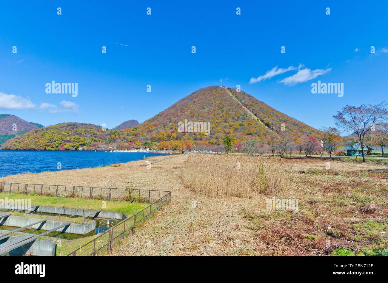 Monte Haruna e Lago Haruna nella stagione autunnale. Foto Stock