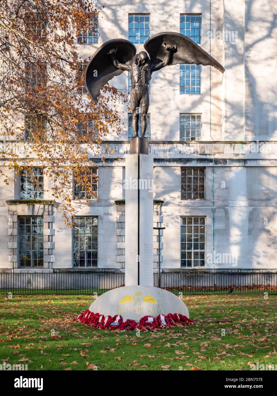 Il monumento commemorativo della flotta Air Arm, Daedalus, del Ministero della Difesa, Whitehall, Londra. Un tributo al Royal Naval Air Service e al Fleet Air Arm del Regno Unito. Foto Stock