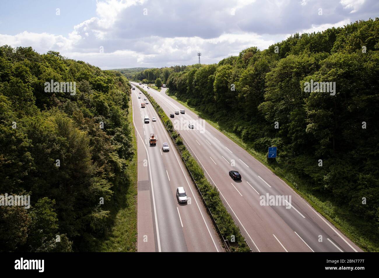 Basso traffico sulla Autobahn A 45 nel sud di Dortmund, Renania settentrionale-Vestfalia, Germania. Wenig Verkehr auf der Autobahn A 45 im Sueden von Dortmun Foto Stock