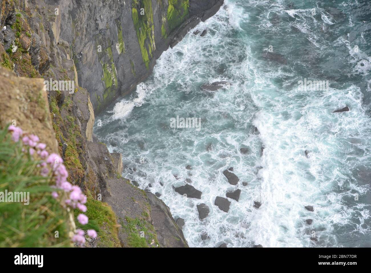 Onde che si infrangono Foto Stock