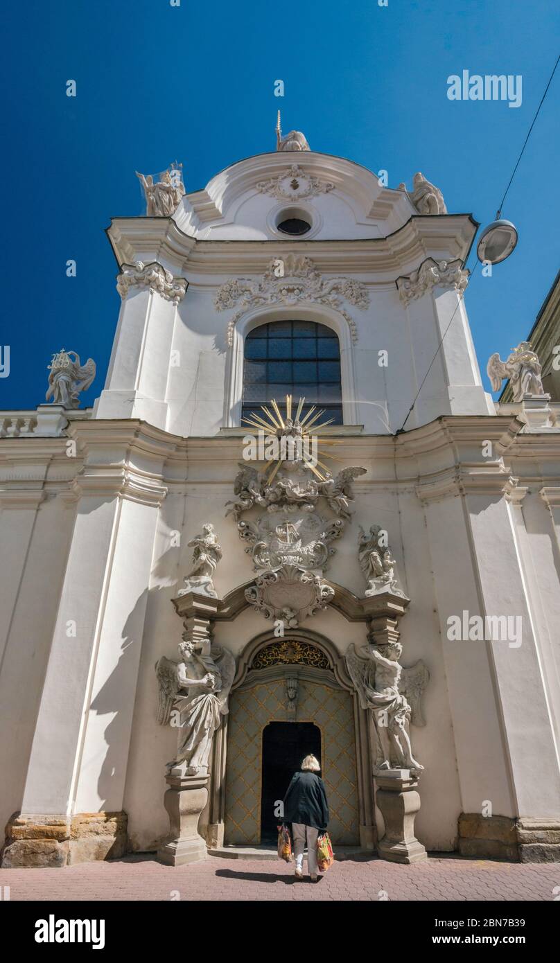 Portale barocco presso la Chiesa di San Giovanni su ulice Minoritska a Brno, Moravia, Repubblica Ceca, Europa Centrale Foto Stock