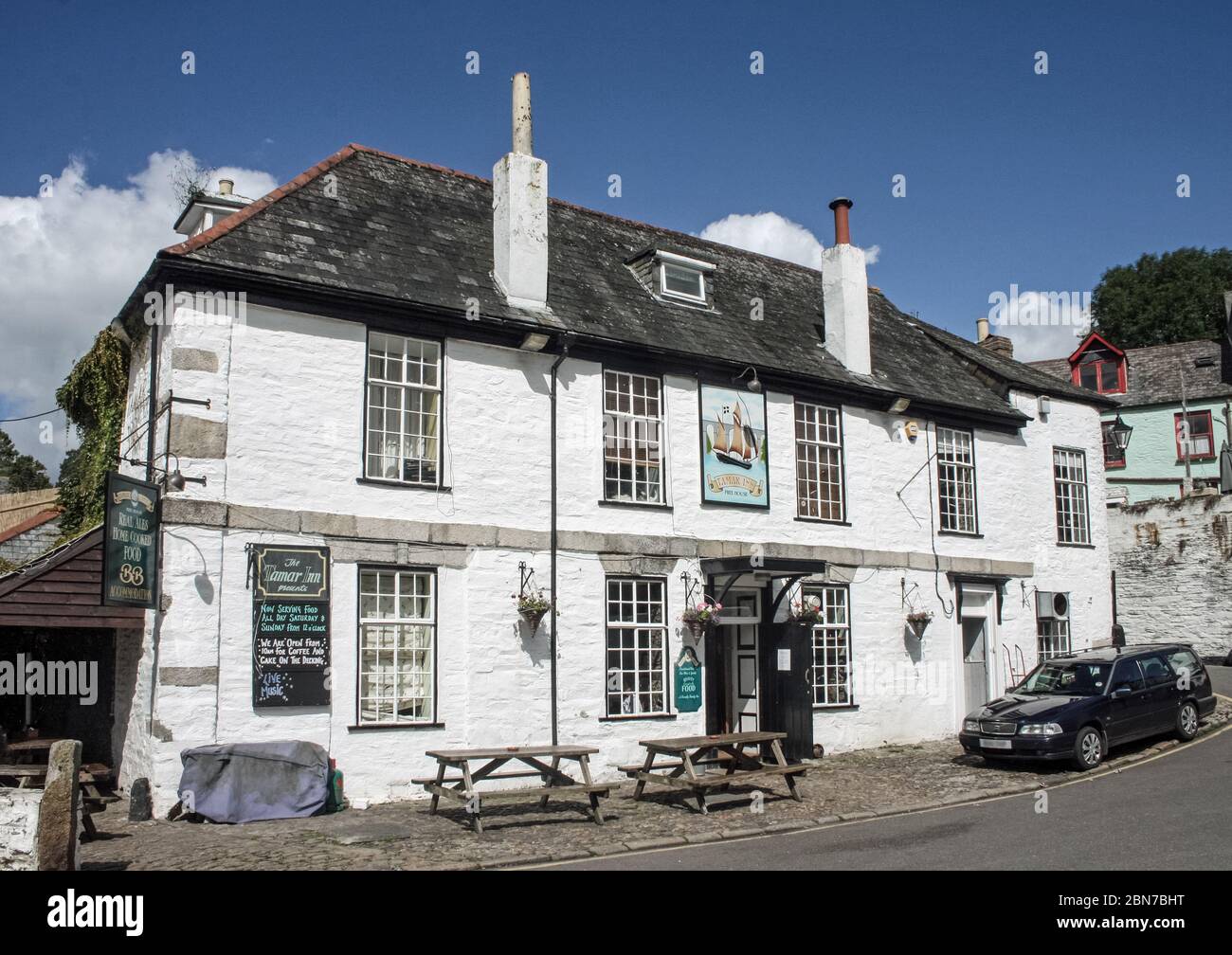 Il Tamar Inn un popolare pub accanto al fiume Tamar a Calstock in Cornovaglia. Foto Stock