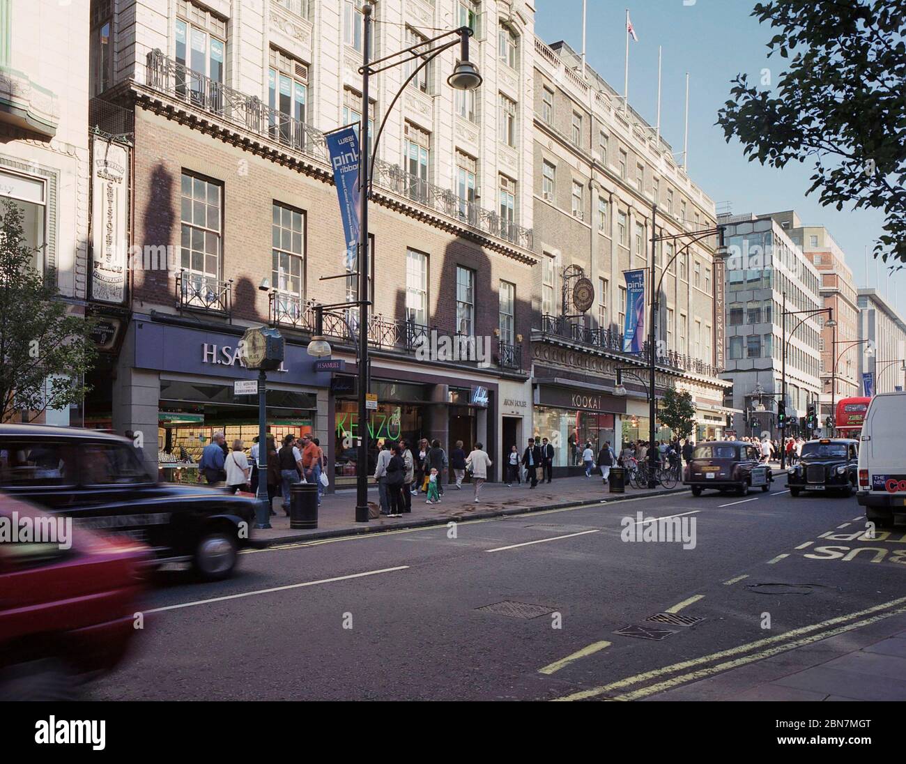 1997, Avon House, Oxford Street, centro di Londra, Inghilterra sud-orientale Foto Stock