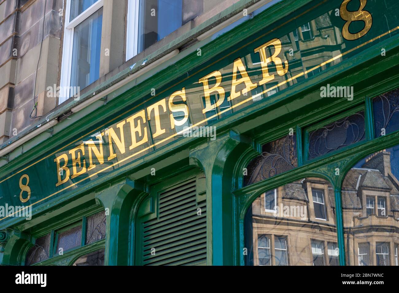 Cartello per Bennets Bar in Leven Street a Tollcross, Edimburgo, Scozia, Regno Unito Foto Stock