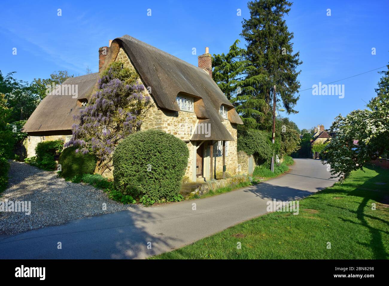 Bellissimo cottage con tetto di paglia a North Hinksey Village Oxford Foto Stock