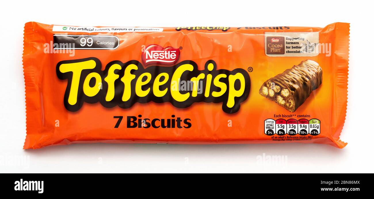 Nestle, Toffee Crisp, confezione multipla, 7 confezioni, 99 calorie, sfondo bianco Foto Stock