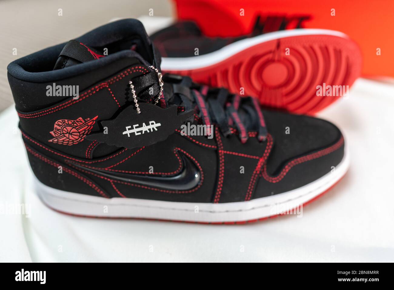 Nike Jordan 1 rossa, nera e bianca | 23 sneakers cultura basket, cuciture  rosse | Michael Jordan, Chicago Bulls Foto stock - Alamy