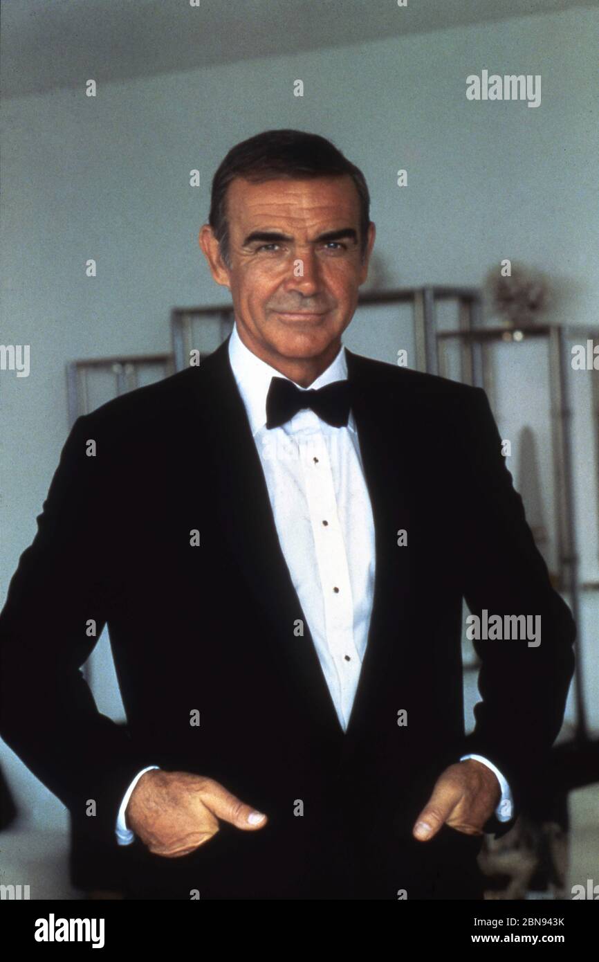 SEAN CONNERY Color Ritratto come James Bond 007 in MAI DIRE MAI PIÙ 1983 regista IRVIN KERSHNER produttore esecutivo Kevin McClory UK/USA/West Germany Talia Film II Productions / Woodcote / Producers Sales Organization (PSO) / Warner Bros. Foto Stock