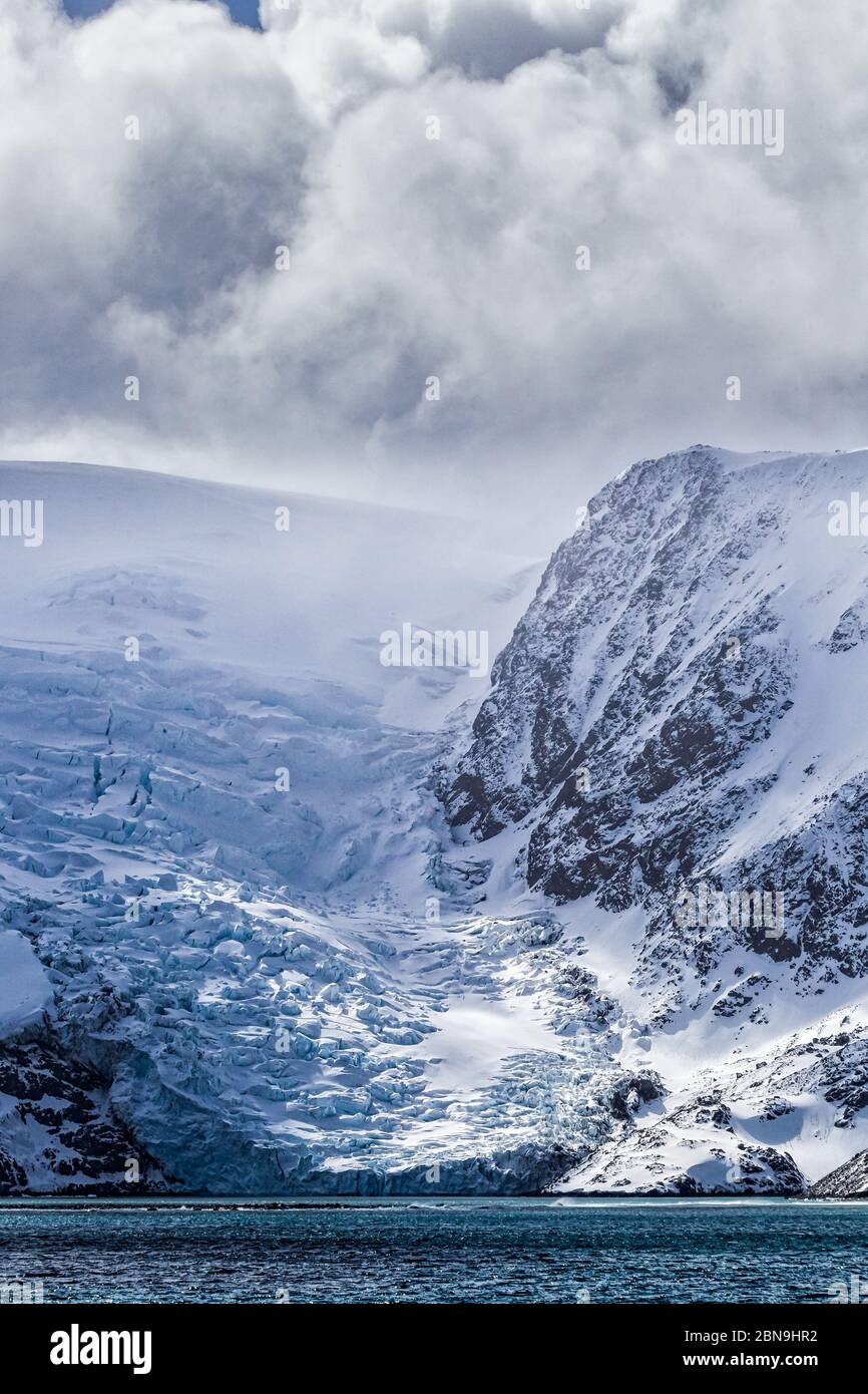 Il Ghiacciaio dell'Isola degli Elefanti si inzola nel mare vicino alla penisola antartica Foto Stock